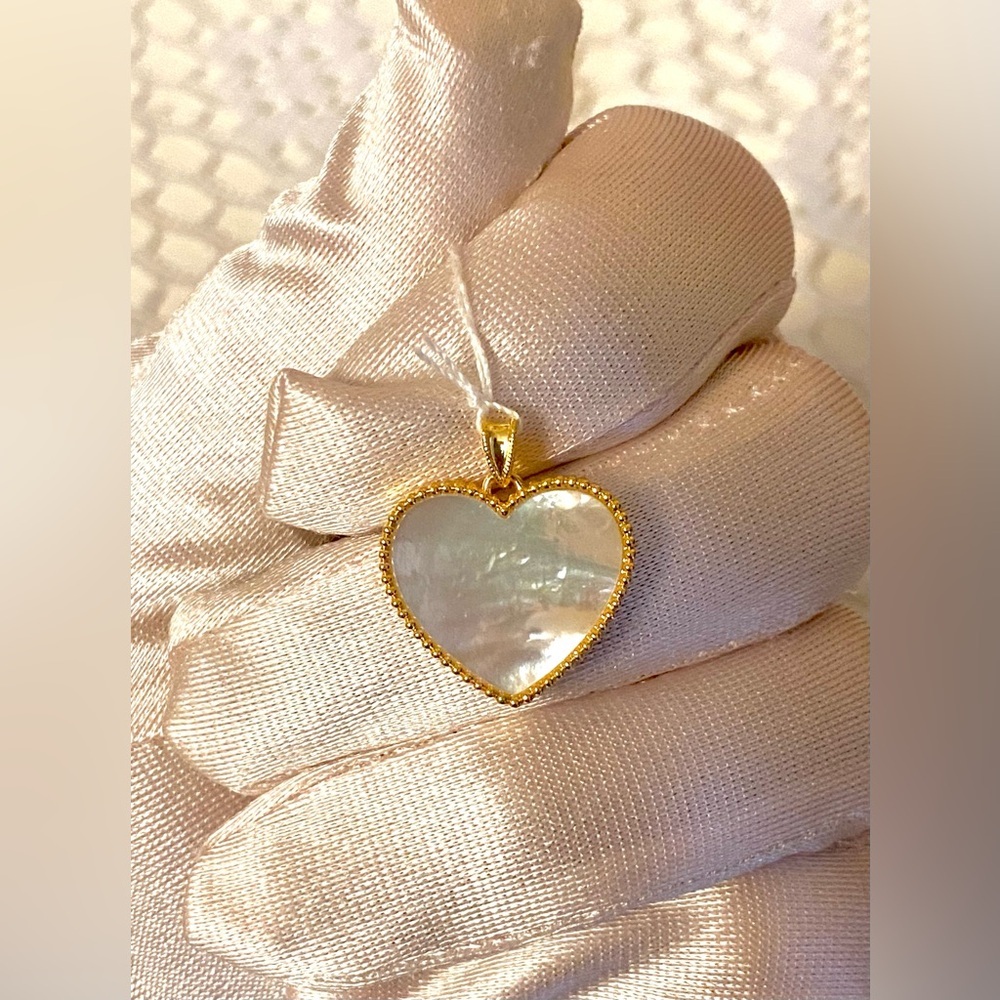 18k Yellow Gold - Mother of Pearl Heart Pendant